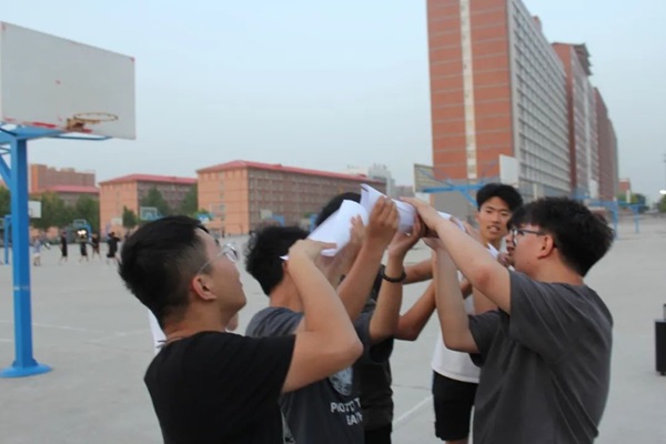 米乐mile官方网站||管理学院||“趣”享运动，“味”你加油—我院举办趣味运动会