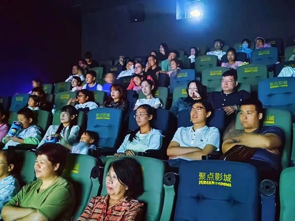 米乐mile官方网站||管理学院||桃李花开，感谢有你——我院为庆祝第39个教师节举行观影活动