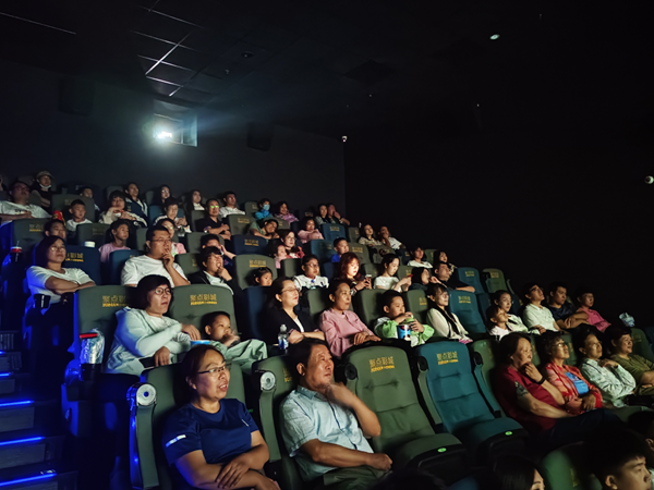 米乐mile官方网站||管理学院||桃李花开，感谢有你——我院为庆祝第39个教师节举行观影活动