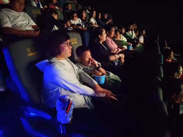 米乐mile官方网站||管理学院||桃李花开，感谢有你——我院为庆祝第39个教师节举行观影活动