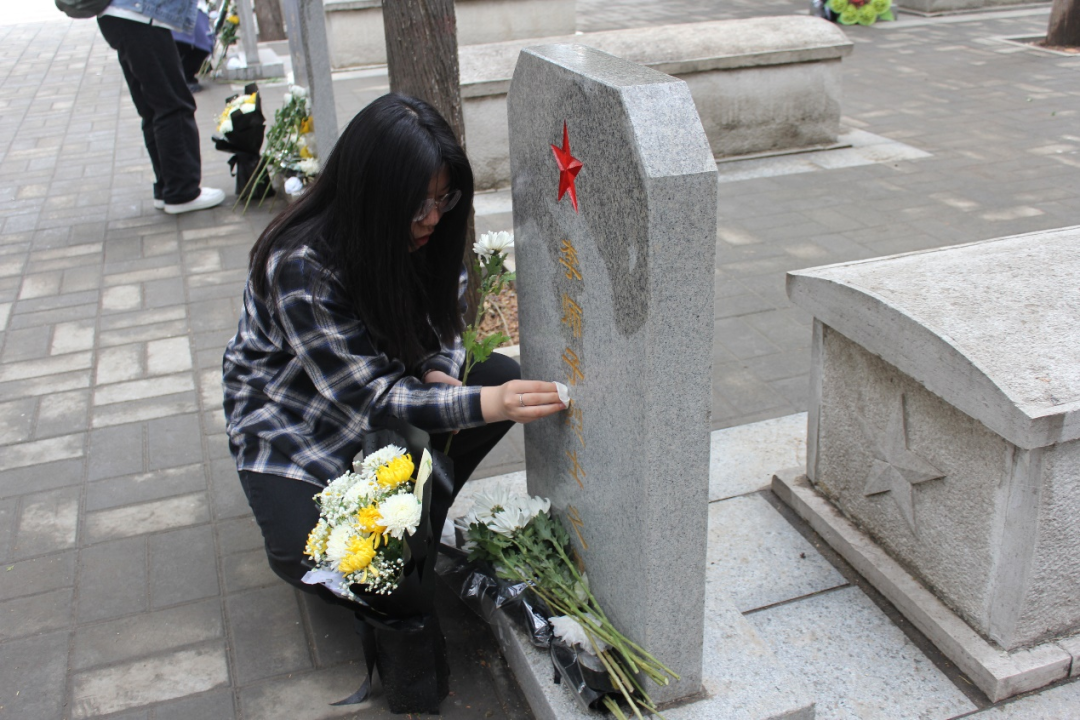 米乐mile官方网站|管理学院|忆苦思甜祭烈士，风起清明表哀思