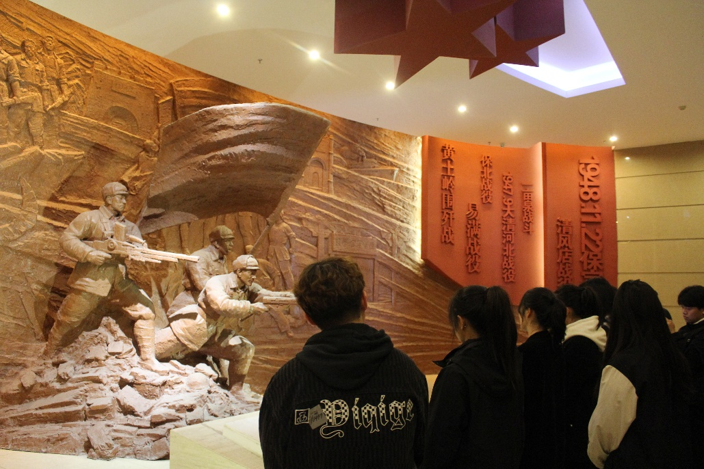 米乐mile官方网站|管理学院|忆苦思甜祭烈士，风起清明表哀思