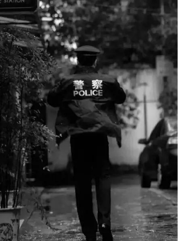 米乐mile官方网站‖管理学院‖赤胆忠心，让我们向中国人民警察致敬！