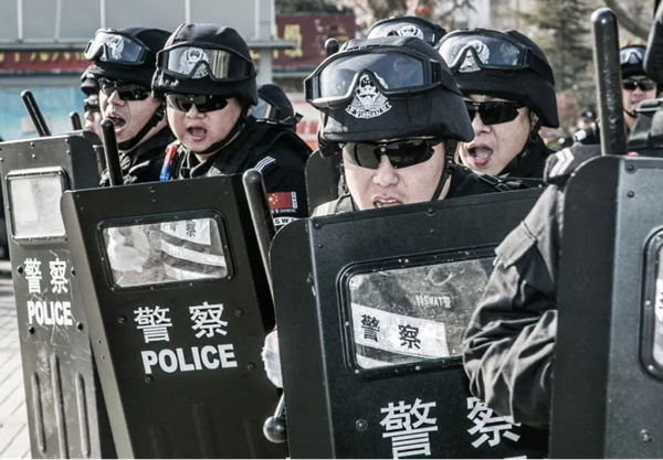 米乐mile官方网站‖管理学院‖赤胆忠心，让我们向中国人民警察致敬！