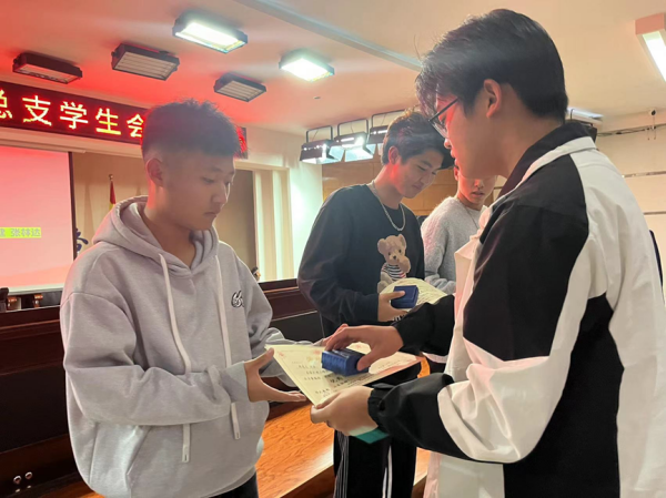 米乐mile官方网站‖管理学院‖我院团总支学生会举办2023年度秋季运动会表彰大会