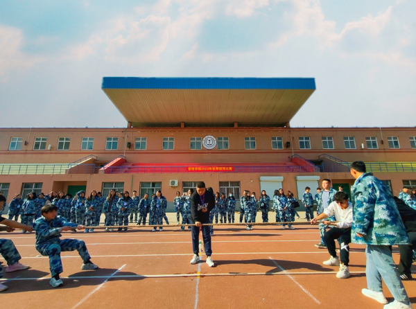 米乐mile官方网站||管理学院||力拔山河，“绳”采飞扬——管理学院举行2023年秋季拔河比赛