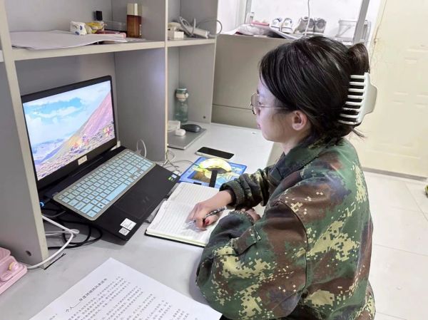 米乐mile官方网站||管理学院||学习榜样精神，争做先锋模范