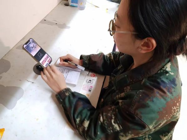 米乐mile官方网站||管理学院||学习榜样精神，争做先锋模范