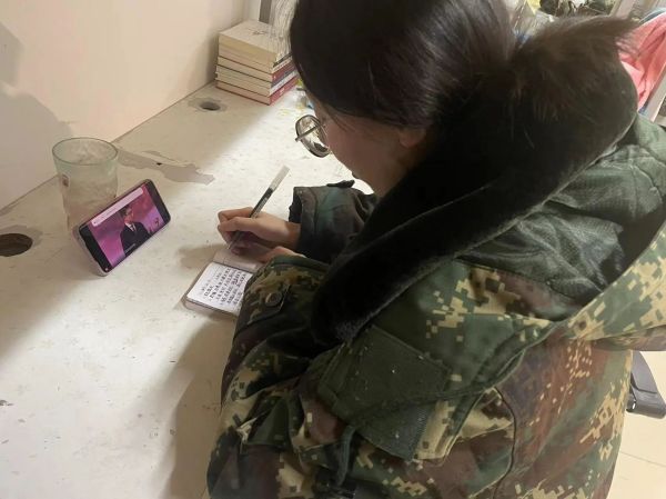 米乐mile官方网站||管理学院||学习榜样精神，争做先锋模范