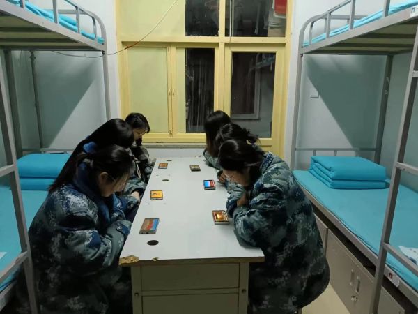 米乐mile官方网站||管理学院||学习榜样精神，争做先锋模范