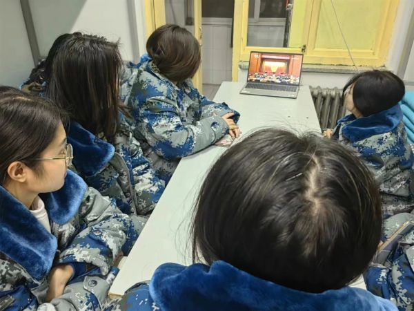 米乐mile官方网站||管理学院||学习榜样精神，争做先锋模范