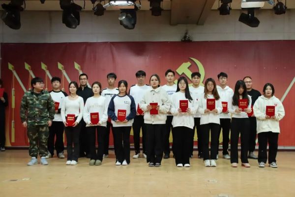 米乐mile官方网站||管理学院||“管理催奋进，榜样促前行”年末表彰大会