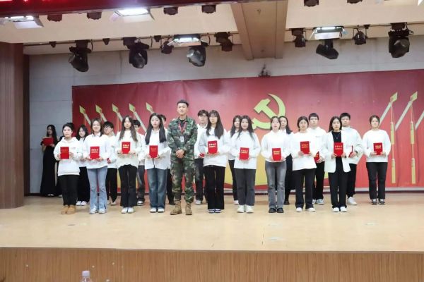 米乐mile官方网站||管理学院||“管理催奋进，榜样促前行”年末表彰大会