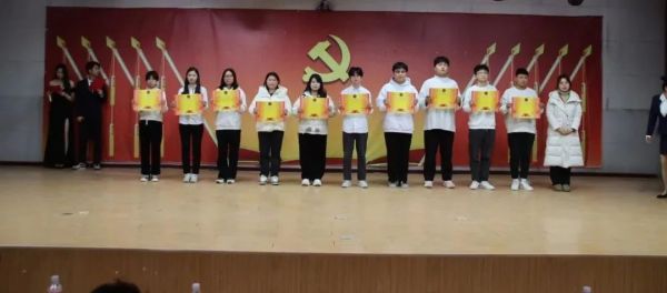 米乐mile官方网站||管理学院||“管理催奋进，榜样促前行”年末表彰大会