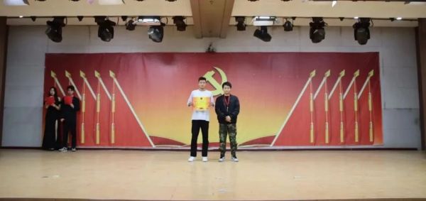 米乐mile官方网站||管理学院||“管理催奋进，榜样促前行”年末表彰大会