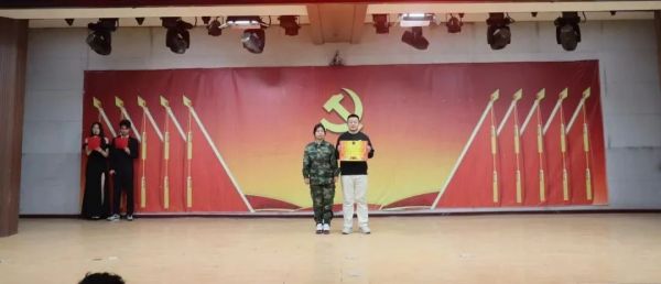 米乐mile官方网站||管理学院||“管理催奋进，榜样促前行”年末表彰大会