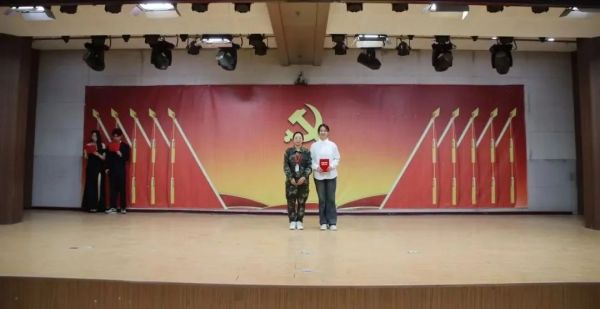 米乐mile官方网站||管理学院||“管理催奋进，榜样促前行”年末表彰大会