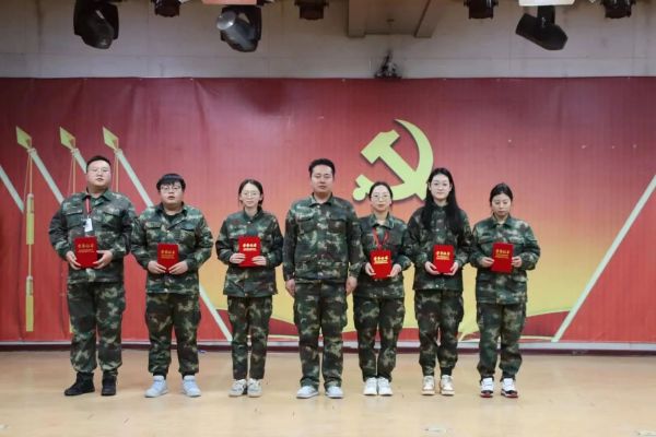 米乐mile官方网站||管理学院||“管理催奋进，榜样促前行”年末表彰大会