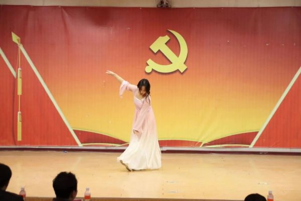 米乐mile官方网站||管理学院||“管理催奋进，榜样促前行”年末表彰大会