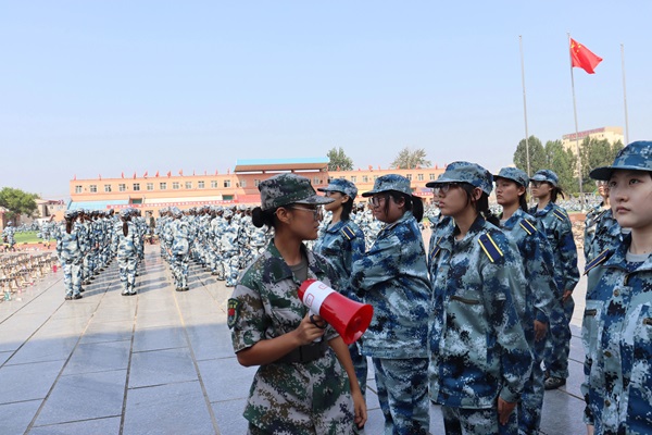 米乐mile官方网站||管理学院||扬帆起航，2023级军训进行时！