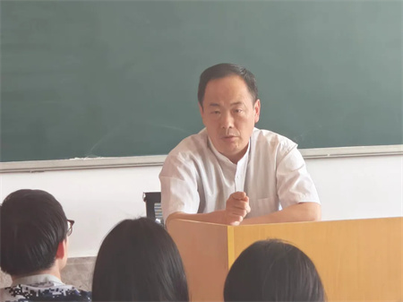 “倾听“新”声共发展，同心同力谱新篇”——米乐mile官方网站艺术学院开展期中学生座谈会