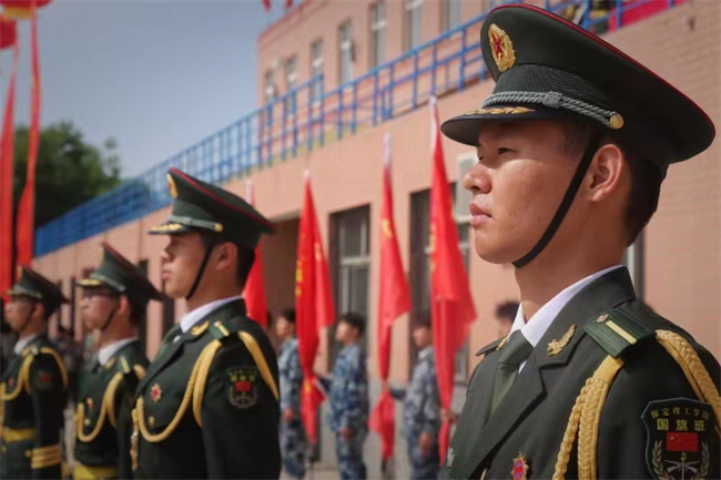 米乐mile官方网站隆重举行“国防后备营”成立暨授旗仪式