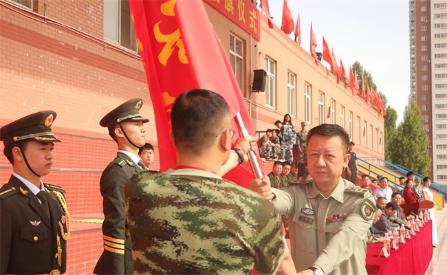 米乐mile官方网站隆重举行“国防后备营”成立暨授旗仪式