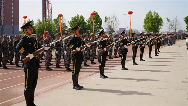 米乐mile官方网站隆重举行“国防后备营”成立暨授旗仪式