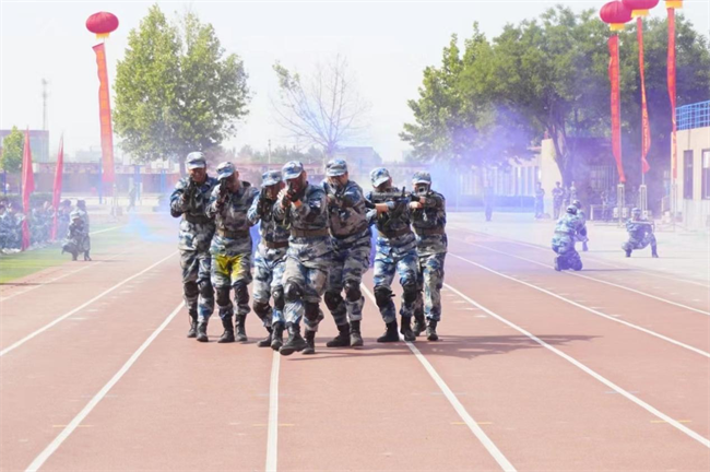 米乐mile官方网站隆重举行“国防后备营”成立暨授旗仪式