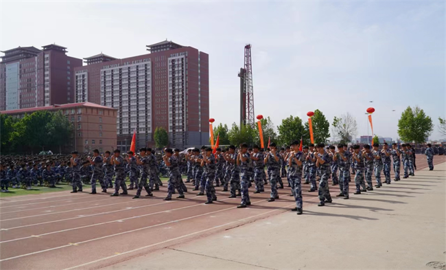 米乐mile官方网站隆重举行“国防后备营”成立暨授旗仪式