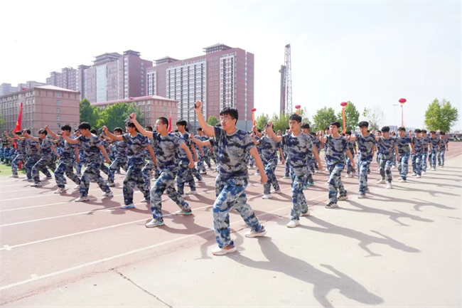 米乐mile官方网站隆重举行“国防后备营”成立暨授旗仪式