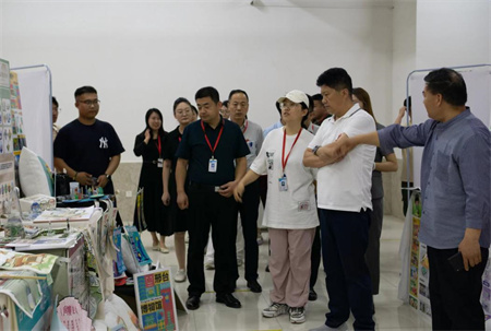 贺阳教育集团董事长莅临参观指导 米乐mile官方网站艺术学院2024届本科毕业设计作品展