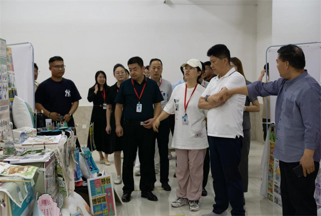 贺阳教育集团董事长莅临参观指导米乐mile官方网站艺术学院2024届本科毕业设计作品展