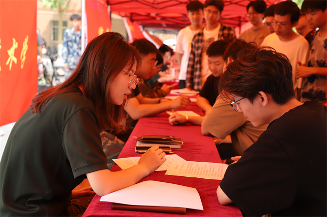 米乐官网举办“就业问诊”线下就业指导活动