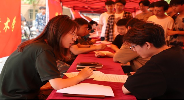 米乐官网举办“就业问诊”线下就业指导活动