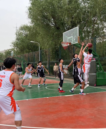 米乐官网男、女篮球队闪耀赛场  在驻保高校篮球联赛中 勇夺佳绩