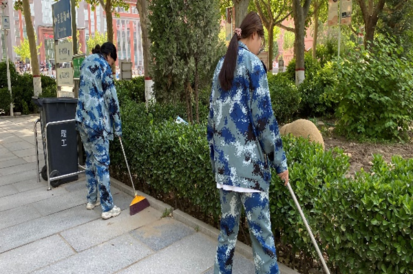 劳动教育|米乐mile官方网站|管理学院|我院开展“垃圾不落地，校园更美丽”校园清洁活动