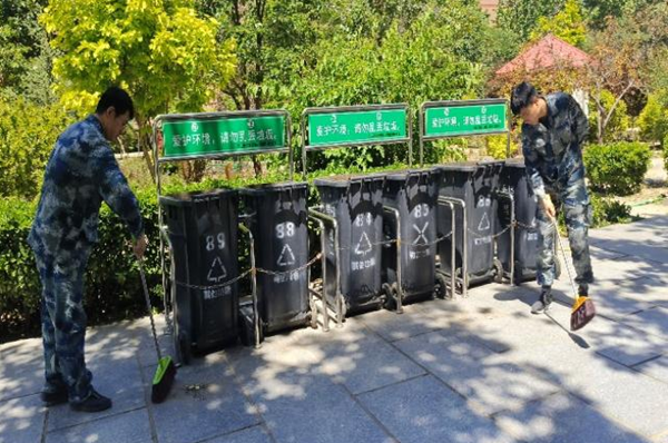 劳动教育|米乐mile官方网站|管理学院|我院开展“垃圾不落地，校园更美丽”校园清洁活动