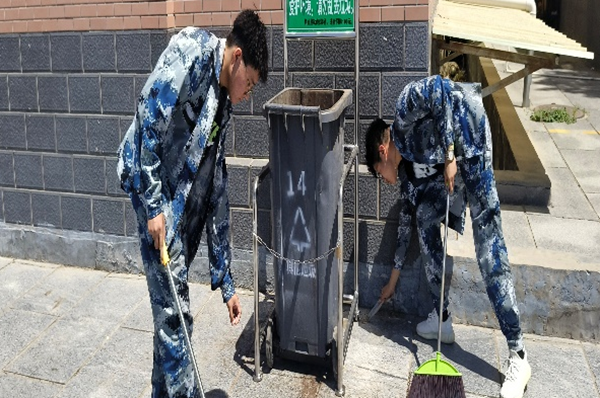 劳动教育|米乐mile官方网站|管理学院|我院开展“垃圾不落地，校园更美丽”校园清洁活动