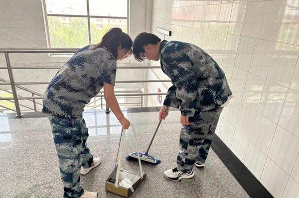 劳动教育|米乐mile官方网站|管理学院|我院开展“垃圾不落地，校园更美丽”校园清洁活动