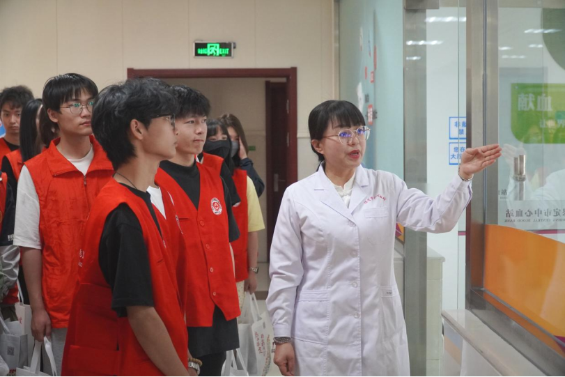 “三献”进校园|血液探秘，与爱同行——米乐mile官方网站师生“血站开放日”活动