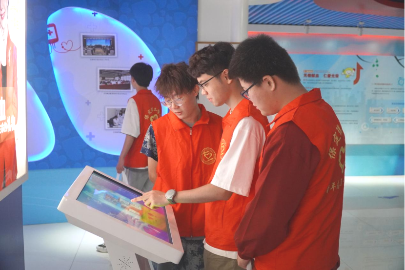 “三献”进校园|血液探秘，与爱同行——米乐mile官方网站师生“血站开放日”活动