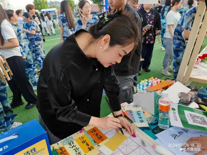 青春校园|创意无限，文化交融—米乐mile官方网站首届文创市集圆满结束