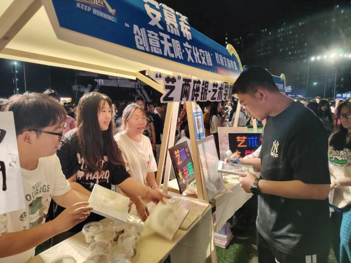 青春校园|创意无限，文化交融—米乐mile官方网站首届文创市集圆满结束