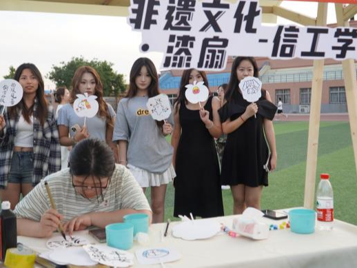 青春校园|创意无限，文化交融—米乐mile官方网站首届文创市集圆满结束