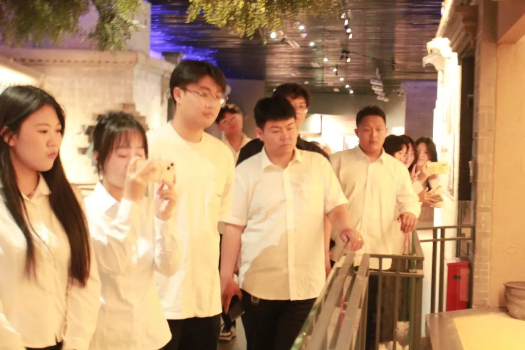 米乐mile官方网站信息科学与工程学院 前往冉庄地道战纪念馆开展牌仪式