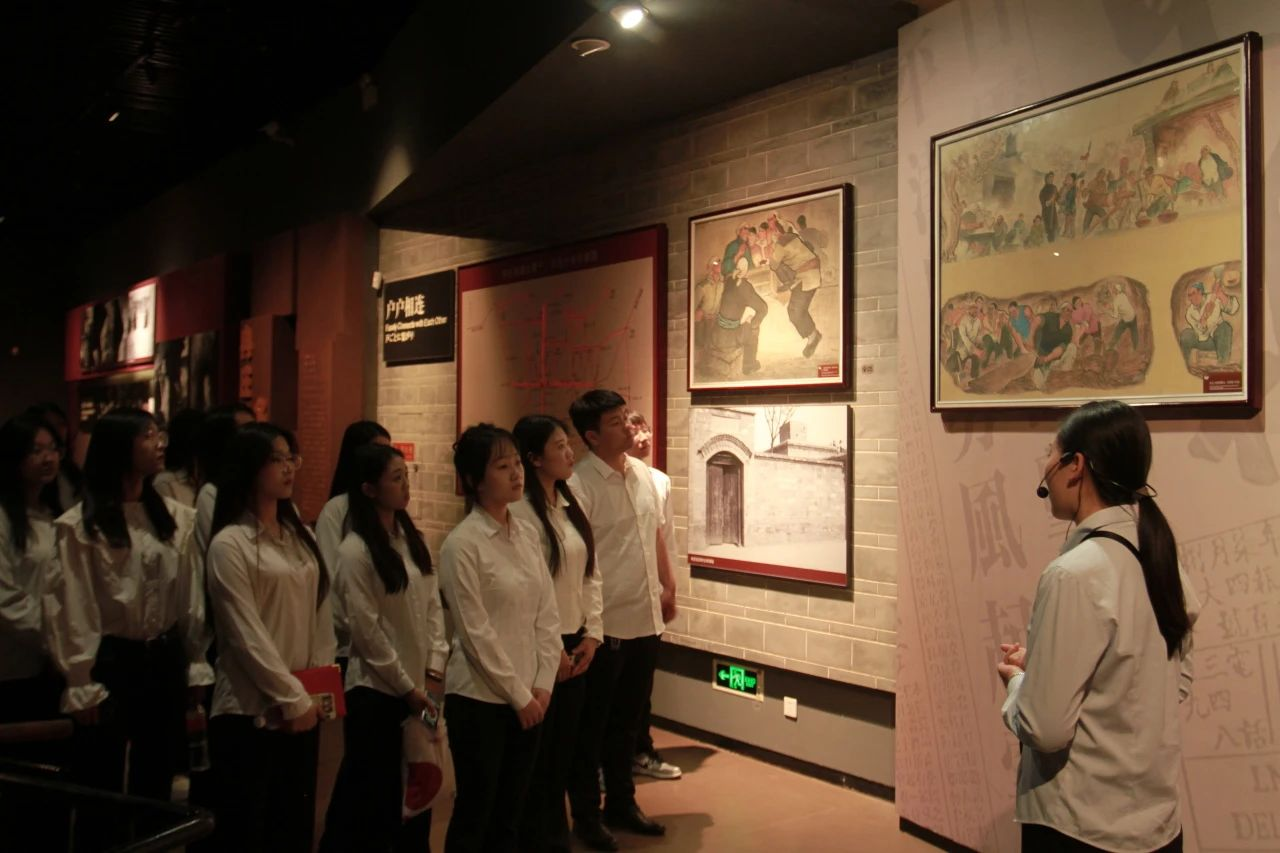 米乐mile官方网站信息科学与工程学院 前往冉庄地道战纪念馆开展牌仪式