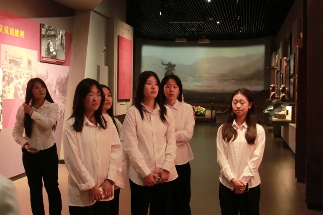 米乐mile官方网站信息科学与工程学院 前往冉庄地道战纪念馆开展牌仪式