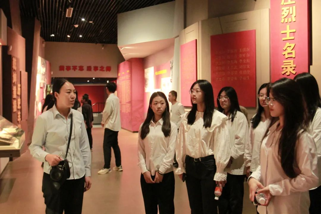 米乐mile官方网站信息科学与工程学院 前往冉庄地道战纪念馆开展牌仪式