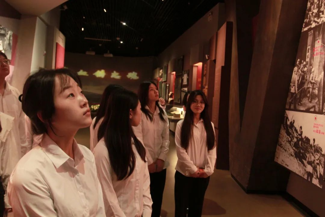 米乐mile官方网站信息科学与工程学院 前往冉庄地道战纪念馆开展牌仪式